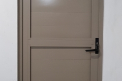 puerta-aluminio-serie-50-con-duela-2