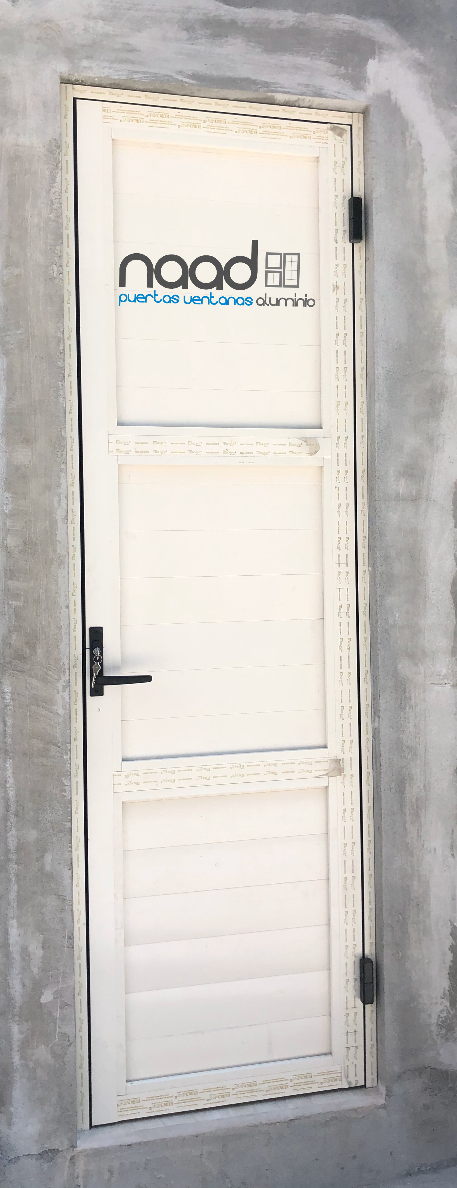 Puerta de Aluminio Serie 50 Comercial con duela – NAAD
